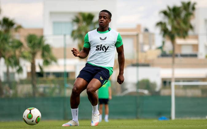 Republic of Ireland Squad Training, La Finca Resort, Alicante, Spain 15 5 2026 Aidomo Emakhu Aidomo Emakhu 15 5 2026  Copyright: x INPHO RyanxByrnex RB1_9862