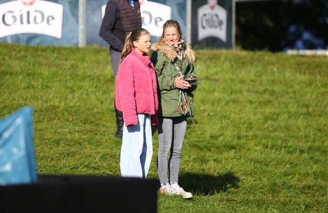 15.05.2026, xcex, GER, Hamburg, Jenischpark, Derby Park Klein Flottbek, AL SHIRA AA Deutsches Spring- und Dressur-Derby Hamburg, CWD Amateur-Tour - CSIAm, Rhea Harder (Schauspielerin) mit ihrer Tochter ist Freundin der Familie Diekmeier, Delani Diekmeier (GER) mit Delvaro Deluxe