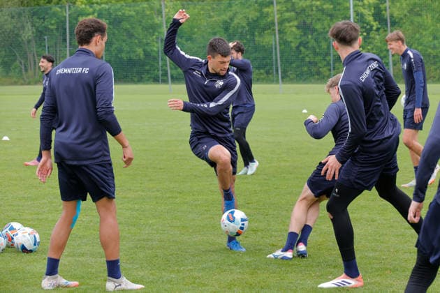 Training CFC 15.05.2026, Chemnitz, Sportforum, Fussball, Regionalliga Nordost 2025 2026, CFC, Training Die Mannschaft des CFC trifft sich zum letzten Training in der Spielsaison 2025 26 ,vor dem Spiel gegen den BFC Dynamo. Roman Eppendorfer am Ball Chemnitz Sachsen BRD