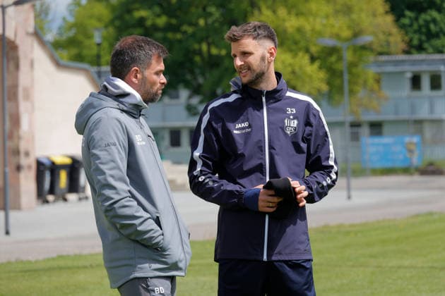 Training CFC 15.05.2026, Chemnitz, Sportforum, Fussball, Regionalliga Nordost 2025 2026, CFC, Training Die Mannschaft des CFC trifft sich zum letzten Training in der Spielsaison 2025 26 ,vor dem Spiel gegen den BFC Dynamo. VL: Trainer Benlamin Duda und Dejan Bozic im Gespräch Chemnitz Sachsen BRD