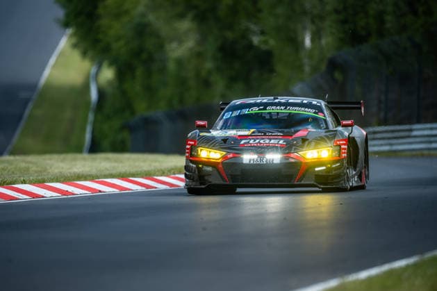 Der Audi R8 LMS GT3 evo II mit der Startnummer 75 vom Team Max Kruse Racing mit den Fahrern Dominik Fugel, Marcel Fugel, Benjamin Leuchter und Tom Coronel fährt während des Top Qualifying auf der Nordschleife des Nürburgrings. Nürburg Rheinland-Pfalz Deutschland