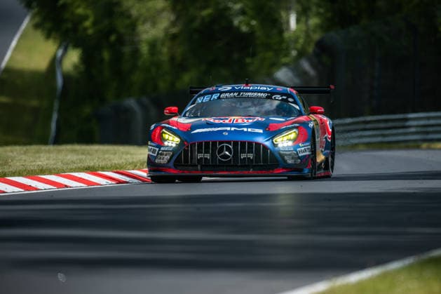 Der Mercedes-AMG GT3 mit der Startnummer 3 vom Mercedes-AMG Team Verstappen Racing mit den Fahrern Max Verstappen, Lucas Auer, Jules Gounon und Daniel Juncadella fährt während des Top Qualifying auf der Nordschleife des Nürburgrings. Nürburg Rheinland-Pfalz Deutschland