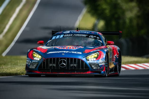 Der Mercedes-AMG GT3 mit der Startnummer 3 vom Mercedes-AMG Team Verstappen Racing mit den Fahrern Max Verstappen, Lucas Auer, Jules Gounon und Daniel Juncadella fährt während des Top Qualifying auf der Nordschleife des Nürburgrings. Nürburg Rheinland-Pfalz Deutschland
