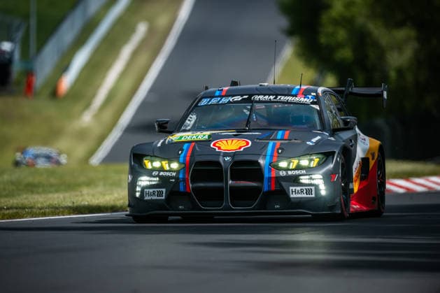 Der BMW M3 Touring 24h mit der Startnummer 81 vom Team BMW M Motorsport mit den Fahrern Jens Klingmann, Ugo de Wilde, Connor de Phillippi und Neil Verhagen fährt während des Top Qualifying auf der Nordschleife des Nürburgrings. Nürburg Rheinland-Pfalz Deutschland