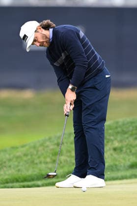 NEWTON SQUARE, PA - MAY 14: Tommy Fleetwood of England putts the ball during round one of the 2026 PGA, Golf Herren Championship on May 14th, 2026 at Aronimink Golf Club in Newtown Square, PA.(Photo by Terence Lewis Icon Sportswire) GOLF: MAY 14 PGA PGA Championship EDITORIAL USE ONLY Icon260514154