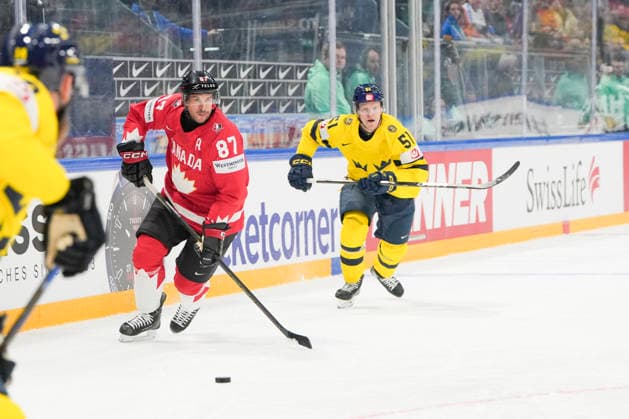 FRIBOURG, SWITZERLAND - MAY 15: Sidney Crosby of Canada C) in action during the 2026 IIHF Ice hockey, Eishockey World Championship, WM, Weltmeisterschaft Switzerland game between Canada and Sweden at BCF Arena on May 15, 2026 in Fribourg, Fribourg. Fribourg BCF Arena Fribourg Switzerland Copyright: xJustPictures.ch JarixPestelaccix jp-en-EuSpIm-JP6_JAR_Canada_Sweden_15May2026_00093
