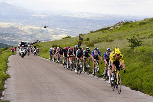 The pack rides during Stage 7 of the Giro d™Italia from Formia to Blockhaus, Italy. Friday May 15, 2026.  Copyright: xFabioxFerrarix xLaPressex