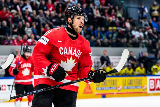 260515 Dylan Holloway of Canada celebrates 3-2 during the 2026 IIHF Ice hockey, Eishockey World Championship, WM, Weltmeisterschaft match between Canada and Sweden on May 15, 2026 in Fribourg. Photo: Jesper Zerman BILDBYRAN kod JZ JZ0714 ishockey ice hockey ishockey-vm 2026 vm 2026 iihf world championship kanada canada sverige sweden bbeng bbauto jubel Copyright: JESPERxZERMAN BB260515JZ036