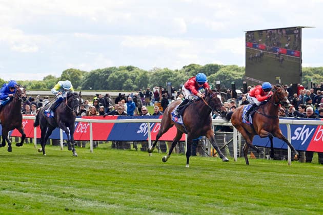 15.05.2026, York, North Yorkshire, GBR - Lilt (second from right) with Tom Marquand up wins the Michael Seely Fillies Stakes. York racecourse. (Pferd, Jockey, Lilt, Marquand, Sieg, Ziel, Zielankunft) 260515C975YORK.JPG