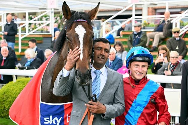 15.05.2026, York, North Yorkshire, GBR - Lilt with Tom Marquand after winning the Michael Seely Fillies Stakes. York racecourse. (Pferd, Jockey, Lilt, Marquand, Sieg) 260515C979YORK.JPG