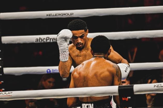 Shae Green und Oluwole Ciosek liefern sich beim Boxevent Ringside am 15.05.2026 in der SAP Arena Mannheim einen intensiven Kampf im Schwergewicht. Die beiden Boxer tauschen kraftvolle Schläge im Ring aus, während Green offensiv nach vorne drängt. Ringside, 15.05.2026, Mannheim, SAP Arena