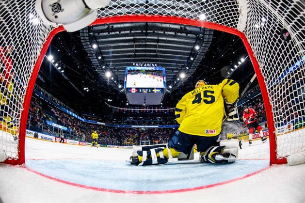 260515 Goaltender Magnus Hellberg of Sweden concedes 4-3 during the 2026 IIHF Ice hockey, Eishockey World Championship, WM, Weltmeisterschaft match between Canada and Sweden on May 15, 2026 in Fribourg. Photo: Jesper Zerman BILDBYRAN kod JZ JZ0714 ishockey ice hockey ishockey-vm 2026 vm 2026 iihf world championship kanada canada sverige sweden bbeng bbauto Copyright: JESPERxZERMAN BB260515JZ086