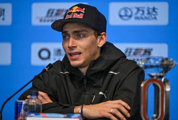 Wanda Diamond League Shanghai Keqiao 2026 - press conference, PK, Pressekonferenz SHAOXING, CHINA - MAY 15: Swedish pole vault superstar Armand Mondo Duplantis speaks at a press conference on the eve of the Yangtze River Delta Athletics Diamond Gala, the Shanghai Keqiao leg and opening meeting of the 2026 Wanda Diamond League circuit, at the China Textile City Sports Center in Keqiao, Shaoxing, Zhejiang province, China, on May 15, 2026. Shanghai China Copyright: xSTRx originalFilename:str-wandadia260515_npjrF.jpg