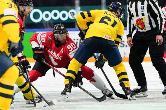 FRIBOURG, SWITZERLAND - MAY 15: Ryan O™reilly of Canada L) against Viggo Bjorck of Sweden during the 2026 IIHF Ice hockey, Eishockey World Championship, WM, Weltmeisterschaft Switzerland game between Canada and Sweden at BCF Arena on May 15, 2026 in Fribourg, Fribourg. Fribourg BCF Arena Fribourg Switzerland Copyright: xJustPictures.ch JarixPestelaccix jp-en-EuSpIm-JP6_JAR_Canada_Sweden_15May2026_00230