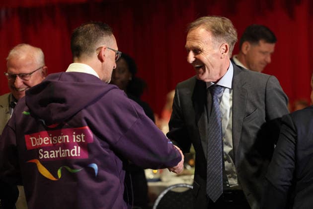 15.05.2026, Fussball, Saison 2025 2026, Ehrenamtsgala des Saarländischen Fußballverbandes, Minister für Inneres, Bauen und des Saarlandes Reinhold Jost, Präsident Hans-Joachim Watzke (Borussia Dortmund) Neunkirchen Gebläsehalle Saarland Deutschland (DEU) Copyright: xSebastianxBachx