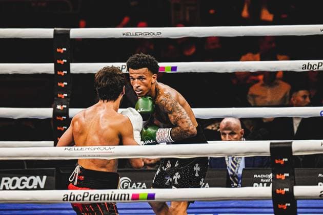 Intensiver Schlagabtausch beim Boxevent Ringside am 15.05.2026 in der SAP Arena Mannheim. Devrim Gökduman und Franklyn Donovan liefern sich einen dynamischen Kampf im Ring mit wechselseitigen Angriffen und defensiven Bewegungen. Ringside, 15.05.2026, Mannheim, SAP Arena