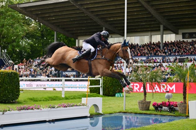 GER; Al Shira aa Deutsches Spring- & Dressur Derby Hamburg 15.05.2026, GER; Al Shira aa Deutsches Spring- & Dressur Derby Hamburg, Preis der Dreame.de - CSI4* Al Shira aa Derby Tour: 2. Qualifikation zum Deutsches Spring-Derby im Bild Frederic Tillmann (GER) auf DSP Comanche VL am Wassergraben