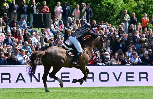 GER; Al Shira aa Deutsches Spring- & Dressur Derby Hamburg 15.05.2026, GER; Al Shira aa Deutsches Spring- & Dressur Derby Hamburg, Preis der Dreame.de - CSI4* Al Shira aa Derby Tour: 2. Qualifikation zum Deutsches Spring-Derby im Bild Max-Hilmar Borchert (GER) auf Camillus 5 jubelt