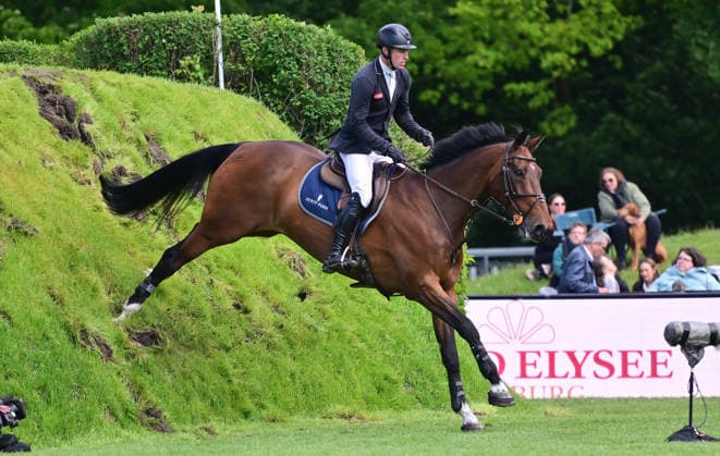 GER; Al Shira aa Deutsches Spring- & Dressur Derby Hamburg 15.05.2026, GER; Al Shira aa Deutsches Spring- & Dressur Derby Hamburg, Preis der Dreame.de - CSI4* Al Shira aa Derby Tour: 2. Qualifikation zum Deutsches Spring-Derby im Bild William Whitaker (GBR) auf Flamboyant III am Wall
