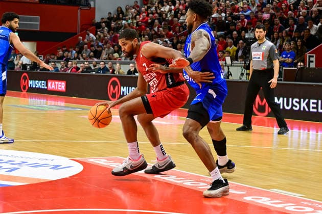 Kyle Castlin, Anthony Gaines 2.Bundesliga Pro A, Play Off Spiel 4, viertel Finale, 46ers, Basketball, Basketball Saison 2025 2026, BBL, Deutschland, Gießen 46ers Hakro Merlins Crailsheim, Gießen in rot, Herren, Crailsheim in blau