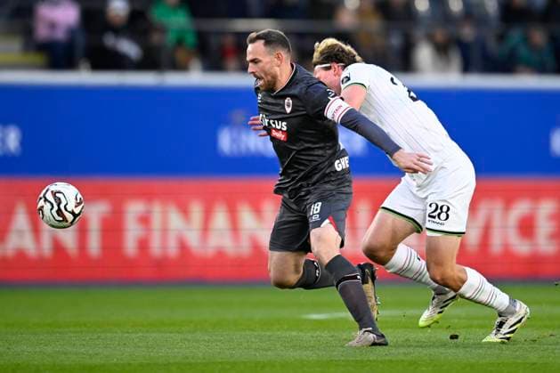 OH Leuven v Royal Antwerp FC - Jupiler Pro League Europe Play-Off LEUVEN, BELGIUM - MAY 15 : Janssen Vincent forward of Royal Antwerp FC and Pletinckx Ewoud defender of OH Leuven during the Jupiler Pro League Europe Play-Off match between OH Leuven and Royal Antwerp FC on May 15, 2026 in Leuven, Belgium, 15 05 2026 Leuven Belgium  Copyright: xTomasxSiskx