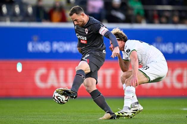 OH Leuven v Royal Antwerp FC - Jupiler Pro League Europe Play-Off LEUVEN, BELGIUM - MAY 15 : Janssen Vincent forward of Royal Antwerp FC and Pletinckx Ewoud defender of OH Leuven during the Jupiler Pro League Europe Play-Off match between OH Leuven and Royal Antwerp FC on May 15, 2026 in Leuven, Belgium, 15 05 2026 Leuven Belgium  Copyright: xTomasxSiskx