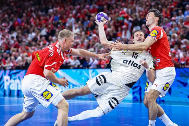 15.05.2026, xIAJx, Handball, Länderspiel, Testspiel, Dänemark - Deutschland, Royal Arena Kopenhagen: Juri Knorr (Deutschland 15) Emil Bergholt (Dänemark 33) Niclas Kirkelökke (Dänemark 3) Dänemark