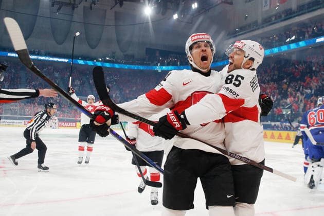 WM 2026 USA - SUI Torjubel Pius Suter - Sven Andrighetto (Schweiz) 15.05.2026 Swiss Life Arena Zuerich , SCHWEIZ, Herren IIHF Eishockey World Championship, WM, Weltmeisterschaft Zurich 2026 Gruppe USA - Schweiz Torjubel Pius Suter - Sven Andrighetto (Schweiz)