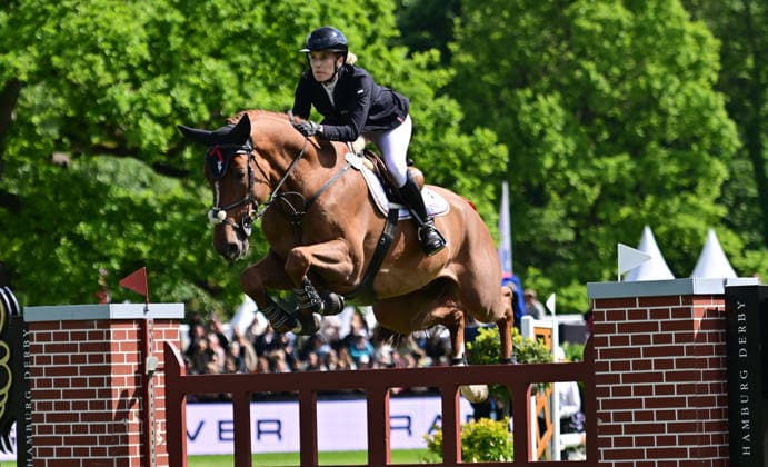 GER; Al Shira aa Deutsches Spring- & Dressur Derby Hamburg 15.05.2026, GER; Al Shira aa Deutsches Spring- & Dressur Derby Hamburg, Preis der Dreame.de - CSI4* Al Shira aa Derby Tour: 2. Qualifikation zum Deutsches Spring-Derby im Bild Janne Friederike Meyer-Zimmermann (GER) auf Van Tastic