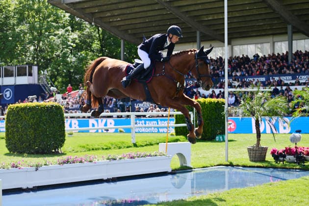 GER; Al Shira aa Deutsches Spring- & Dressur Derby Hamburg 15.05.2026, GER; Al Shira aa Deutsches Spring- & Dressur Derby Hamburg, Preis der Dreame.de - CSI4* Al Shira aa Derby Tour: 2. Qualifikation zum Deutsches Spring-Derby im Bild Felix Wassenberg (GER) auf Elegant de l Ile am Wassergraben
