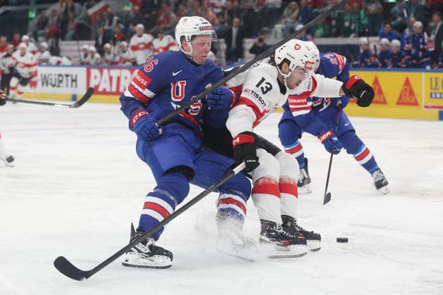 WM 2026 USA - SUI Max Plante gegen Nico Hischier 15.05.2026 Swiss Life Arena Zuerich , SCHWEIZ, Herren IIHF Eishockey World Championship, WM, Weltmeisterschaft Zurich 2026 Gruppe USA - Schweiz Max Plante (li,USA) gegen Nico Hischier (Schweiz)