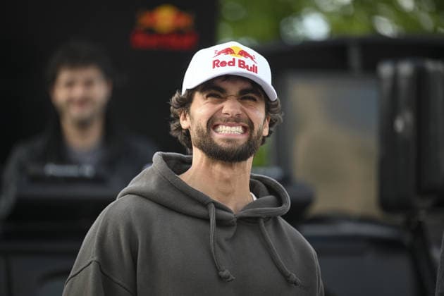 Red Bull athlete Arda Saatci welcomed in Berlin BERLIN, GERMANY - MAY 15: Red Bull athlete Arda Saatci, who completed an approximately 600-kilometer ultramarathon attempt from Death Valley National Park in California to Santa Monica Pier in 123 hours, 21 minutes, and 10 seconds, welcomed in Berlin, Germany on May 15, 2026. Thousands of people welcomed Saatci at Brandenburg Airport and showed their love for the successful athlete. Halil Sagirkaya Anadolu Berlin Germany. Editorial use only. Please get in touch for any other usage.  Copyright: x2026xAnadoluxHalilxSagirkayax