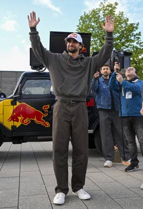 Red Bull athlete Arda Saatci welcomed in Berlin BERLIN, GERMANY - MAY 15: Red Bull athlete Arda Saatci, who completed an approximately 600-kilometer ultramarathon attempt from Death Valley National Park in California to Santa Monica Pier in 123 hours, 21 minutes, and 10 seconds, welcomed in Berlin, Germany on May 15, 2026. Thousands of people welcomed Saatci at Brandenburg Airport and showed their love for the successful athlete. Halil Sagirkaya Anadolu Berlin Germany. Editorial use only. Please get in touch for any other usage.  Copyright: x2026xAnadoluxHalilxSagirkayax