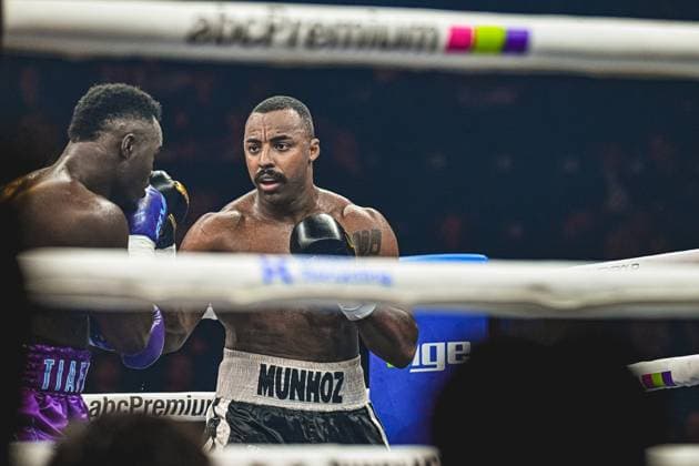Nelvie Tiafack ( 110, Ringside Zone - Night of the Heavyweights) liefert sich einen intensiven Schlagabtausch mit Mateus Munhoz beim Boxevent der SAP Arena Mannheim am 15. Mai 2026. Der Schwergewichtskampf zeigt beide Boxer in aktivem Austausch im Ring. Ringside, 15.05.2026, Mannheim, SAP Arena