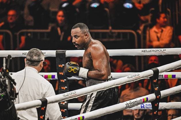 Bei der Ringside Zone – Night of the Heavyweights in der SAP Arena Mannheim traf Nelvie Tiafack auf Mateus Munhoz. Die Fotogalerie zeigt intensive Szenen des Schwergewichtsduells, harte Schlagabtausche und emotionale Momente eines hochklassigen Boxabends vor tausenden Zuschauern. Ringside, 15.05.2026, Mannheim, SAP Arena