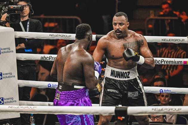 Bei der Ringside Zone – Night of the Heavyweights in der SAP Arena Mannheim traf Nelvie Tiafack auf Mateus Munhoz. Die Fotogalerie zeigt intensive Szenen des Schwergewichtsduells, harte Schlagabtausche und emotionale Momente eines hochklassigen Boxabends vor tausenden Zuschauern. Ringside, 15.05.2026, Mannheim, SAP Arena