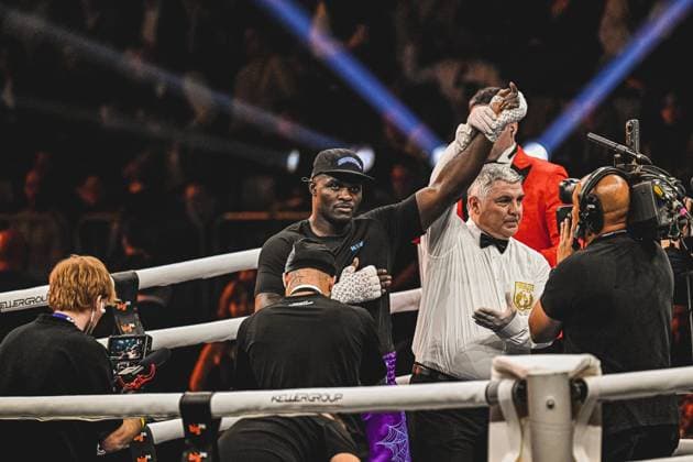 Bei der Ringside Zone – Night of the Heavyweights in der SAP Arena Mannheim traf Nelvie Tiafack auf Mateus Munhoz. Die Fotogalerie zeigt intensive Szenen des Schwergewichtsduells, harte Schlagabtausche und emotionale Momente eines hochklassigen Boxabends vor tausenden Zuschauern. Ringside, 15.05.2026, Mannheim, SAP Arena