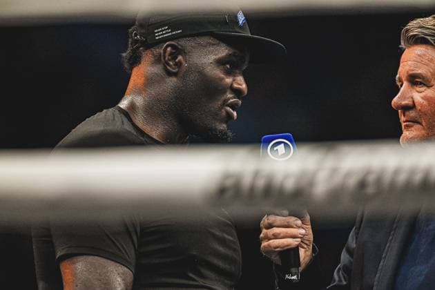 Bei der Ringside Zone – Night of the Heavyweights in der SAP Arena Mannheim traf Nelvie Tiafack auf Mateus Munhoz. Die Fotogalerie zeigt intensive Szenen des Schwergewichtsduells, harte Schlagabtausche und emotionale Momente eines hochklassigen Boxabends vor tausenden Zuschauern. Ringside, 15.05.2026, Mannheim, SAP Arena