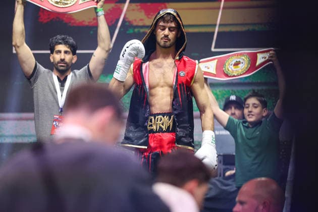 Devrim Gökduman beim Einlaufen Devrim Gökduman vs. Franklyn Dwomoh beim Ringside Series 2026 - Night of Heavyweights am 15.05.26 in SAP Arena, Mannheim xamx Foto: Alfio Marino