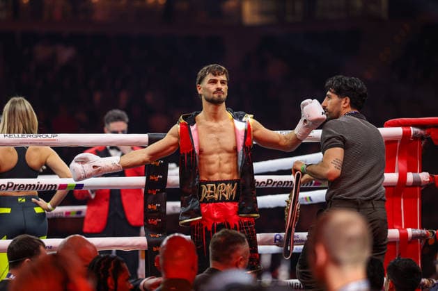 Devrim Gökduman beim Einlaufen Devrim Gökduman vs. Franklyn Dwomoh beim Ringside Series 2026 - Night of Heavyweights am 15.05.26 in SAP Arena, Mannheim xamx Foto: Alfio Marino