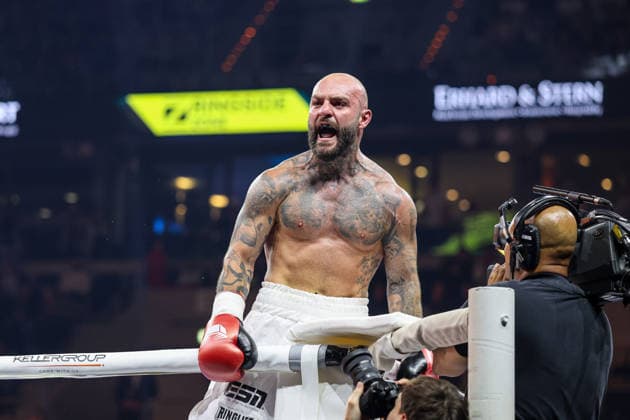 Freude bei Edmon Avagyan nach seinem Sieg Edmon RInglife Avagyan vs. Patrick Fiala beim Ringside Series 2026 - Night of Heavyweights am 15.05.26 in SAP Arena, Mannheim xamx Foto: Alfio Marino