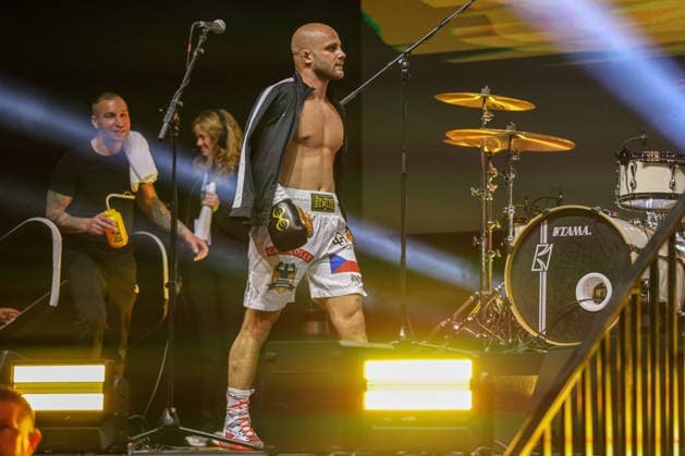 Patrick Fiala beim Einlaufen Edmon RInglife Avagyan vs. Patrick Fiala beim Ringside Series 2026 - Night of Heavyweights am 15.05.26 in SAP Arena, Mannheim xamx Foto: Alfio Marino