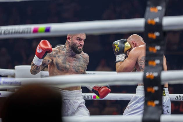 Edmon Avagyan packt die Linke aus Edmon RInglife Avagyan vs. Patrick Fiala beim Ringside Series 2026 - Night of Heavyweights am 15.05.26 in SAP Arena, Mannheim xamx Foto: Alfio Marino