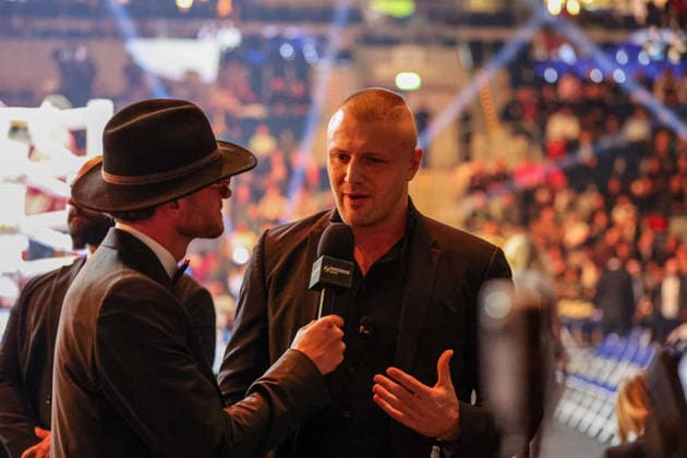 Michael Smolik im Gespräch beim Ringside Series 2026 - Night of Heavyweights am 15.05.26 in SAP Arena, Mannheim xamx Foto: Alfio Marino