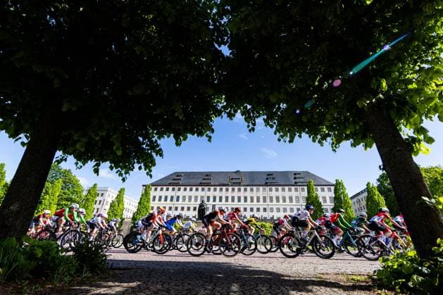 15.05.2026, GER, Rennrad, Maenner Frauen Junioren, Saison 2025, 26.TMP Jugentour Kleine Friedensfahrt, 1.Etappe Rundstreckenrennen Residenzstadt Gotha An 3 Wettkampftagen vom 15.05-17.05.2026 gingen knapp 350 Athleten aus 7 Ländern in den Kategorien Jedermann, Anfaenger, U15m, U17w und U17m bei der 25. Auflage der TMP Jugentour Kleine Friedensfahrt 2025 an den Start. Neben dem Einzelzeitfahren sind 3 weitere Etappen im Gothaer Landkreis zu absolvieren, organisiert vom RSC Waltershausen-Gotha e.V.. Etappe 1 erfolgte als Rundstrecke in Gotha wobei die U15m 16,8km, die U17w 25,2km und die U17m 31,5km absolvieren mussten 99867 Gotha Schloss Friedenstein Historisc Thüringen Deutschland