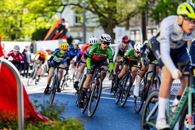 15.05.2026, GER, Rennrad, Maenner Frauen Junioren, Saison 2025, 26.TMP Jugentour Kleine Friedensfahrt, 1.Etappe Rundstreckenrennen Residenzstadt Gotha An 3 Wettkampftagen vom 15.05-17.05.2026 gingen knapp 350 Athleten aus 7 Ländern in den Kategorien Jedermann, Anfaenger, U15m, U17w und U17m bei der 25. Auflage der TMP Jugentour Kleine Friedensfahrt 2025 an den Start. Neben dem Einzelzeitfahren sind 3 weitere Etappen im Gothaer Landkreis zu absolvieren, organisiert vom RSC Waltershausen-Gotha e.V.. Etappe 1 erfolgte als Rundstrecke in Gotha wobei die U15m 16,8km, die U17w 25,2km und die U17m 31,5km absolvieren mussten 99867 Gotha Schloss Friedenstein Historisc Thüringen Deutschland