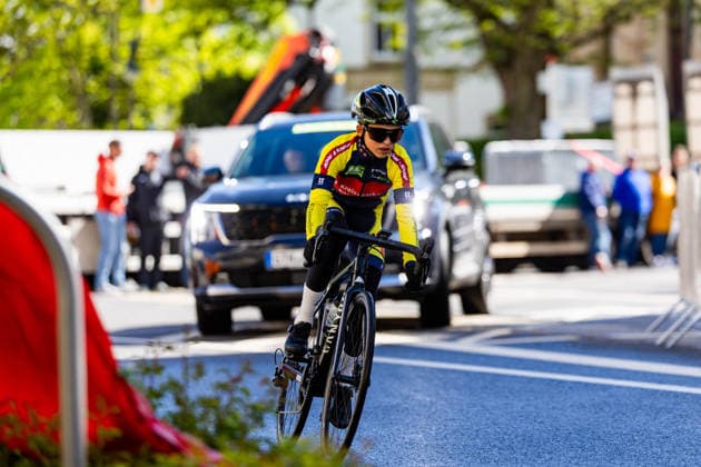 15.05.2026, GER, Rennrad, Maenner Frauen Junioren, Saison 2025, 26.TMP Jugentour Kleine Friedensfahrt, 1.Etappe Rundstreckenrennen Residenzstadt Gotha An 3 Wettkampftagen vom 15.05-17.05.2026 gingen knapp 350 Athleten aus 7 Ländern in den Kategorien Jedermann, Anfaenger, U15m, U17w und U17m bei der 25. Auflage der TMP Jugentour Kleine Friedensfahrt 2025 an den Start. Neben dem Einzelzeitfahren sind 3 weitere Etappen im Gothaer Landkreis zu absolvieren, organisiert vom RSC Waltershausen-Gotha e.V.. Etappe 1 erfolgte als Rundstrecke in Gotha wobei die U15m 16,8km, die U17w 25,2km und die U17m 31,5km absolvieren mussten 99867 Gotha Schloss Friedenstein Historisc Thüringen Deutschland