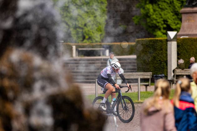 15.05.2026, GER, Rennrad, Maenner Frauen Junioren, Saison 2025, 26.TMP Jugentour Kleine Friedensfahrt, 1.Etappe Rundstreckenrennen Residenzstadt Gotha An 3 Wettkampftagen vom 15.05-17.05.2026 gingen knapp 350 Athleten aus 7 Ländern in den Kategorien Jedermann, Anfaenger, U15m, U17w und U17m bei der 25. Auflage der TMP Jugentour Kleine Friedensfahrt 2025 an den Start. Neben dem Einzelzeitfahren sind 3 weitere Etappen im Gothaer Landkreis zu absolvieren, organisiert vom RSC Waltershausen-Gotha e.V.. Etappe 1 erfolgte als Rundstrecke in Gotha wobei die U15m 16,8km, die U17w 25,2km und die U17m 31,5km absolvieren mussten 99867 Gotha Schloss Friedenstein Historisc Thüringen Deutschland