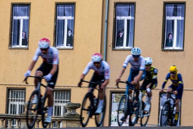15.05.2026, GER, Rennrad, Maenner Frauen Junioren, Saison 2025, 26.TMP Jugentour Kleine Friedensfahrt, 1.Etappe Rundstreckenrennen Residenzstadt Gotha An 3 Wettkampftagen vom 15.05-17.05.2026 gingen knapp 350 Athleten aus 7 Ländern in den Kategorien Jedermann, Anfaenger, U15m, U17w und U17m bei der 25. Auflage der TMP Jugentour Kleine Friedensfahrt 2025 an den Start. Neben dem Einzelzeitfahren sind 3 weitere Etappen im Gothaer Landkreis zu absolvieren, organisiert vom RSC Waltershausen-Gotha e.V.. Etappe 1 erfolgte als Rundstrecke in Gotha wobei die U15m 16,8km, die U17w 25,2km und die U17m 31,5km absolvieren mussten 99867 Gotha Schloss Friedenstein Historisc Thüringen Deutschland