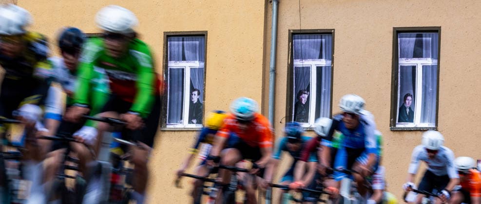 15.05.2026, GER, Rennrad, Maenner Frauen Junioren, Saison 2025, 26.TMP Jugentour Kleine Friedensfahrt, 1.Etappe Rundstreckenrennen Residenzstadt Gotha An 3 Wettkampftagen vom 15.05-17.05.2026 gingen knapp 350 Athleten aus 7 Ländern in den Kategorien Jedermann, Anfaenger, U15m, U17w und U17m bei der 25. Auflage der TMP Jugentour Kleine Friedensfahrt 2025 an den Start. Neben dem Einzelzeitfahren sind 3 weitere Etappen im Gothaer Landkreis zu absolvieren, organisiert vom RSC Waltershausen-Gotha e.V.. Etappe 1 erfolgte als Rundstrecke in Gotha wobei die U15m 16,8km, die U17w 25,2km und die U17m 31,5km absolvieren mussten 99867 Gotha Schloss Friedenstein Historisc Thüringen Deutschland
